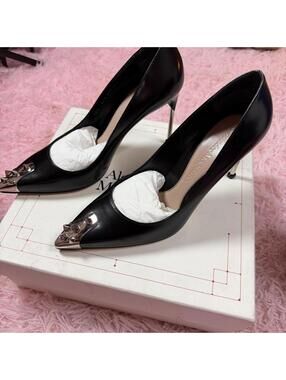 Alexander McQueen Black leather pumps with silver spikes #heels #luxury